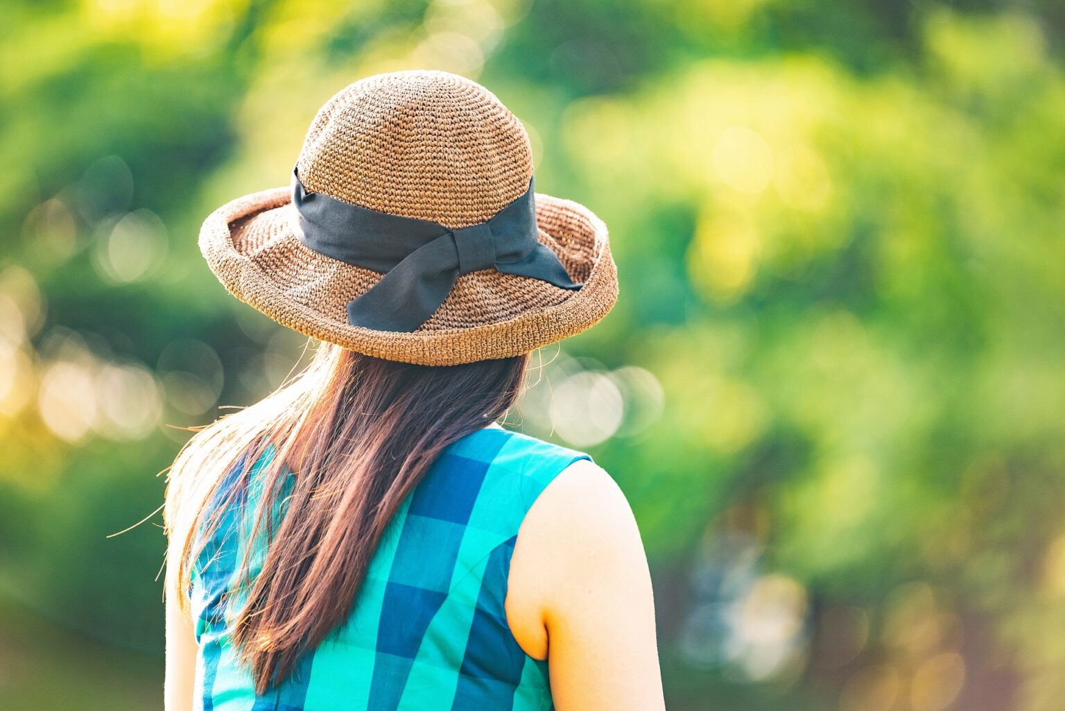 帽子をかぶった女性